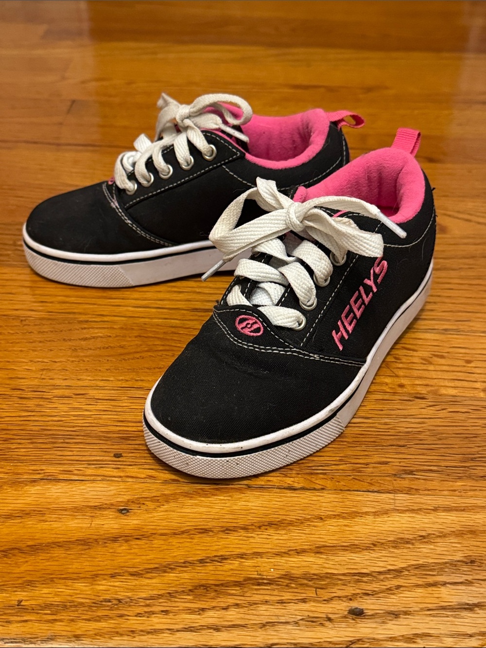 Heelys Kids Black and Pink Low-Top Skate Sneakers